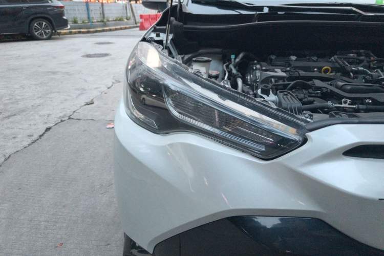 Used Toyota FRONTLANDER 2023 2.0L CVT Leading Edition Right Front Headlight