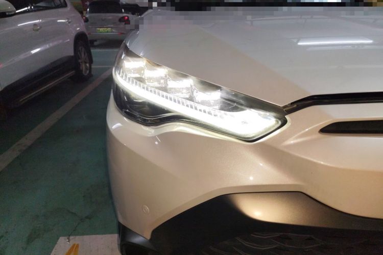 Used Toyota FRONTLANDER 2023 2.0L Smart Electric Hybrid Dual-Engine Luxury Edition Right Front Headlight