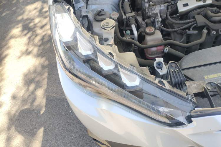 Used Toyota FRONTLANDER 2023 2.0L Smart Electric Hybrid Dual-Engine Deluxe Version Right Front Headlight