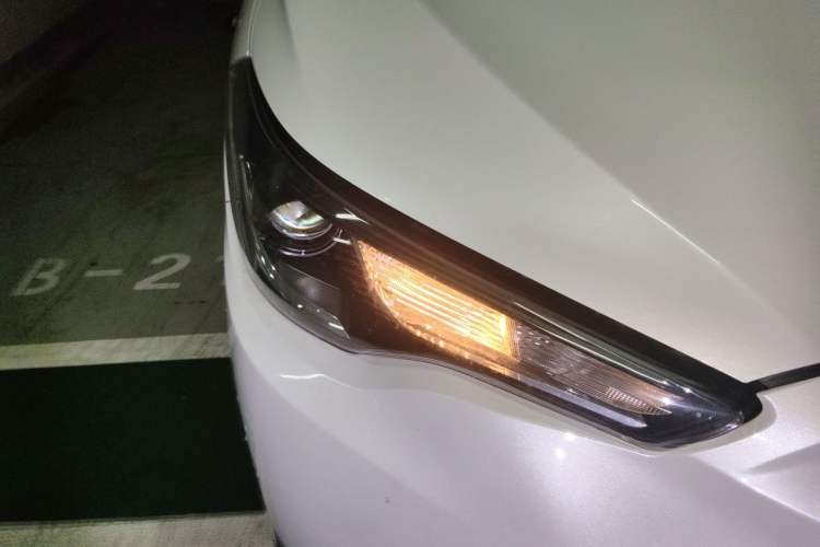 Used Toyota FRONTLANDER 2023 2.0L CVT Elite Edition Right Front Headlight