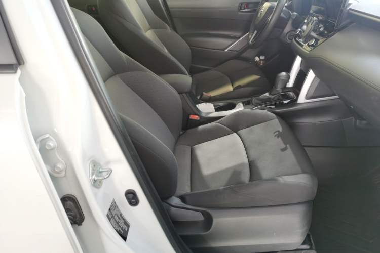 Used Toyota FRONTLANDER 2023 2.0L CVT Elite Edition Right Front Seat
