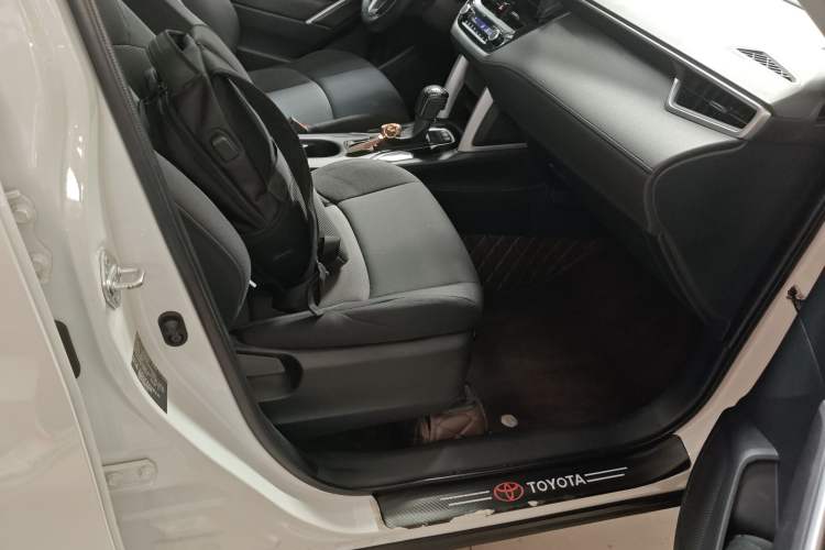 Used Toyota FRONTLANDER 2023 2.0L CVT Leading Edition Right Front Seat