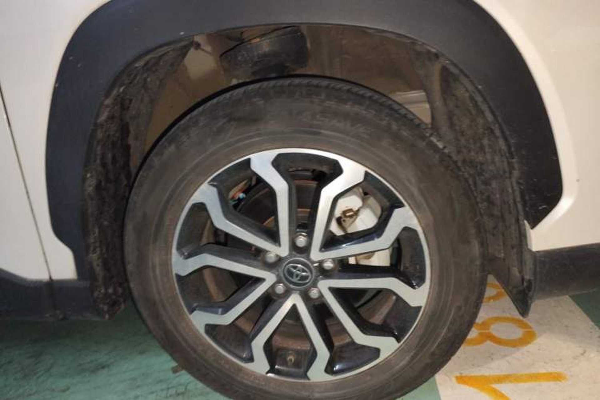 Used Toyota FRONTLANDER 2023 2.0L Smart Electric Hybrid Dual-Engine Luxury Edition Right Front Wheel Hub