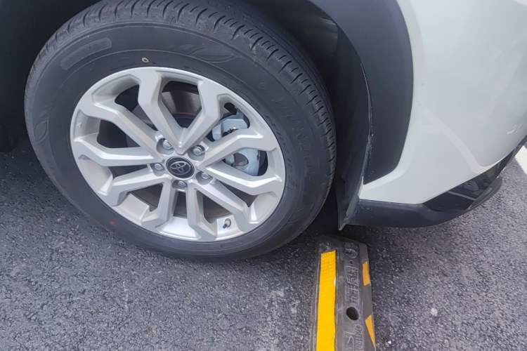 Used Toyota FRONTLANDER 2023 2.0L Smart Electric Hybrid Dual-Engine Leading Edition Right Front Wheel Hub
