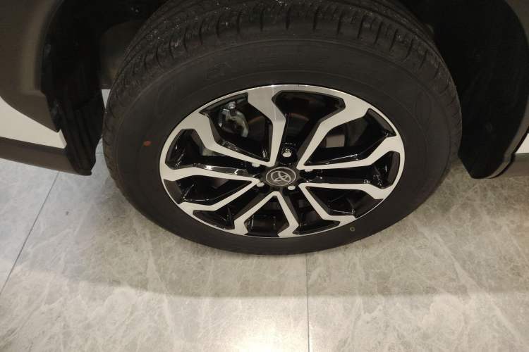 Used Toyota FRONTLANDER 2023 2.0L Smart Electric Hybrid Dual-Engine Deluxe Version Right Rear Wheel Hub