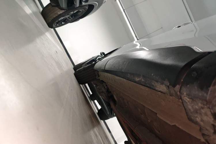Used Toyota FRONTLANDER 2023 2.0L Smart Electric Hybrid Dual-Engine Deluxe Version Right Side Sill