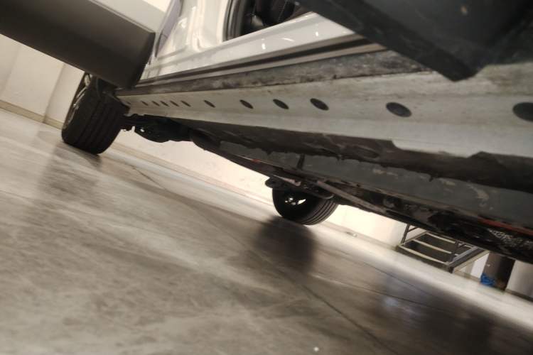 Used Toyota FRONTLANDER 2023 2.0L Smart Electric Hybrid Dual-Engine Deluxe Version Right Side Sill