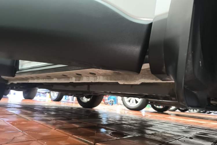 Used Toyota FRONTLANDER 2023 2.0L CVT Elite Edition Right Side Sill