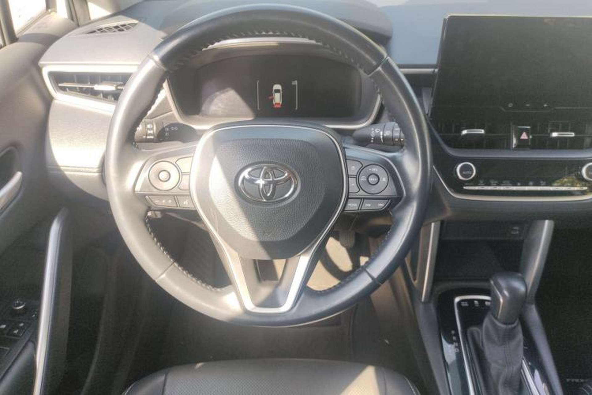 Used Toyota FRONTLANDER 2023 2.0L Smart Electric Hybrid Dual-Engine Deluxe Version Steering Wheel