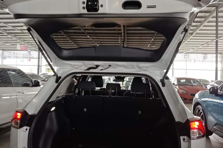 Used Toyota FRONTLANDER 2023 2.0L CVT Leading Edition Trunk