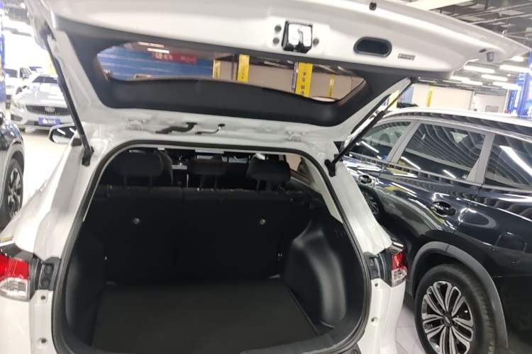 Used Toyota FRONTLANDER 2023 2.0L CVT Elite Edition Trunk