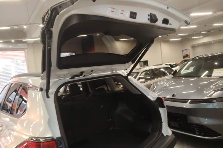 Used Toyota FRONTLANDER 2023 2.0L Smart Electric Hybrid Dual-Engine Deluxe Version Trunk