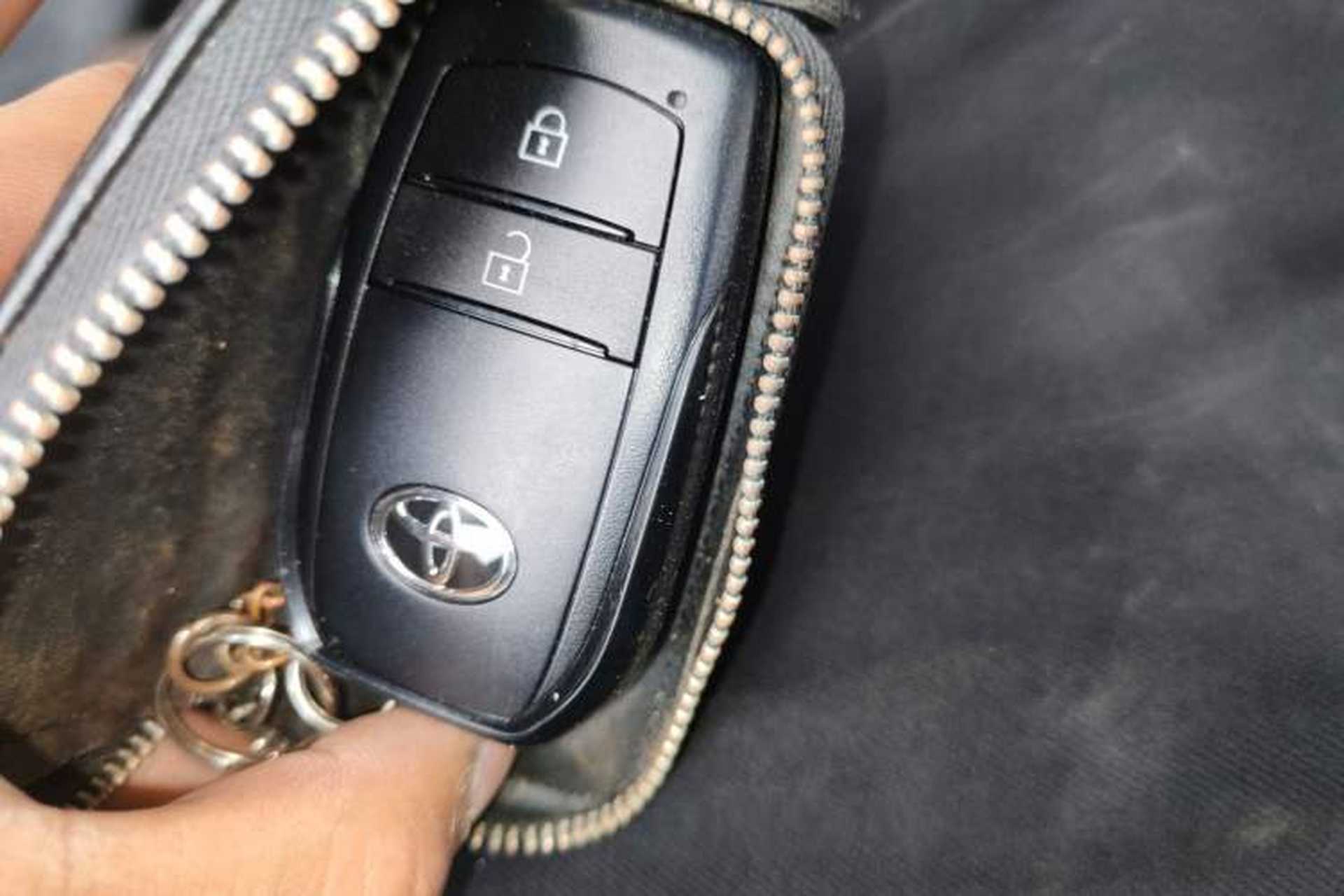 Used Toyota FRONTLANDER 2023 2.0L CVT Leading Edition Vehicle Key