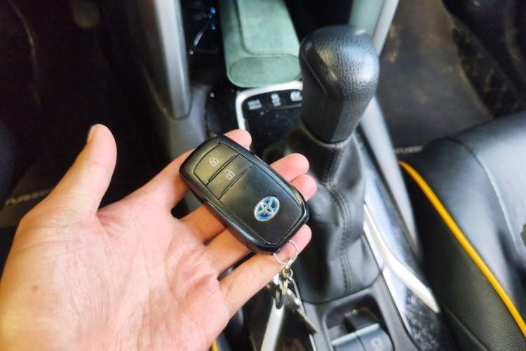 Used Toyota FRONTLANDER 2023 2.0L Smart Electric Hybrid Dual-Engine Luxury Edition Vehicle Key