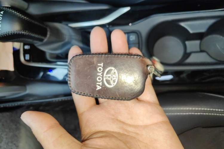 Used Toyota FRONTLANDER 2023 2.0L Smart Electric Hybrid Dual-Engine Luxury Edition Vehicle Key