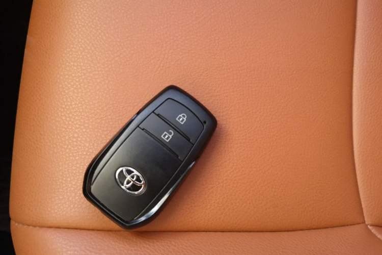 Used Toyota FRONTLANDER 2023 2.0L CVT Leading Edition Vehicle Key