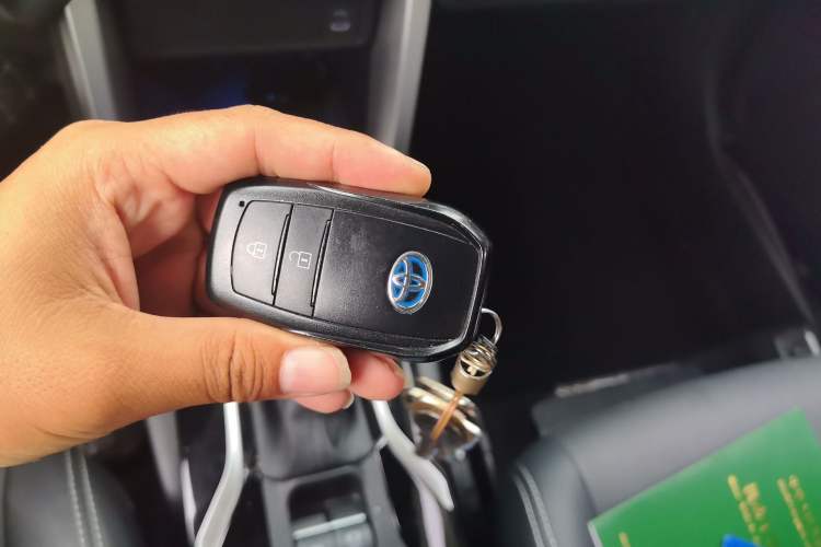 Used Toyota FRONTLANDER 2023 2.0L Smart Electric Hybrid Dual-Engine Luxury Edition Vehicle Key