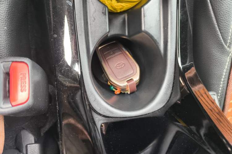 Used Toyota FRONTLANDER 2023 2.0L Smart Electric Hybrid Dual-Engine Luxury Edition Vehicle Key