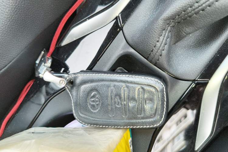 Used Toyota FRONTLANDER 2023 2.0L Smart Electric Hybrid Dual-Engine Luxury Edition Vehicle Key
