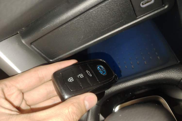 Used Toyota FRONTLANDER 2023 2.0L Smart Electric Hybrid Dual-Engine Deluxe Version Vehicle Key