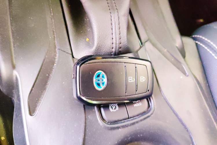 Used Toyota FRONTLANDER 2023 2.0L Smart Electric Hybrid Dual-Engine Luxury Edition Vehicle Key