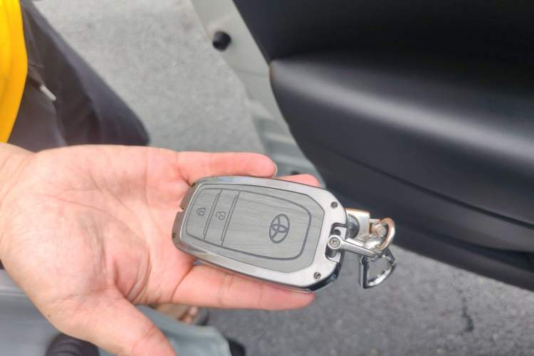 Used Toyota FRONTLANDER 2023 2.0L Smart Electric Hybrid Dual-Engine Luxury Edition Vehicle Key