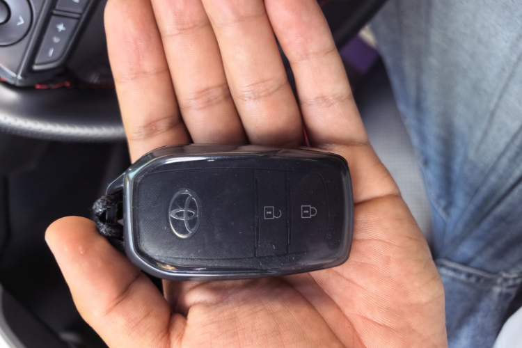 Used Toyota FRONTLANDER 2023 2.0L CVT Leading Edition Vehicle Key
