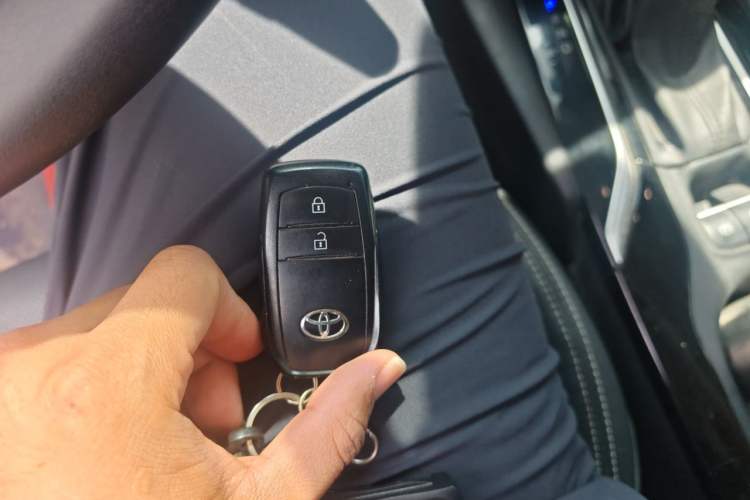 Used Toyota FRONTLANDER 2023 2.0L CVT Luxury Edition Vehicle Key