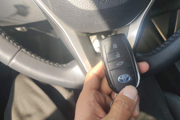 Used Toyota FRONTLANDER 2023 2.0L Smart Electric Hybrid Dual-Engine Deluxe Version Vehicle Key