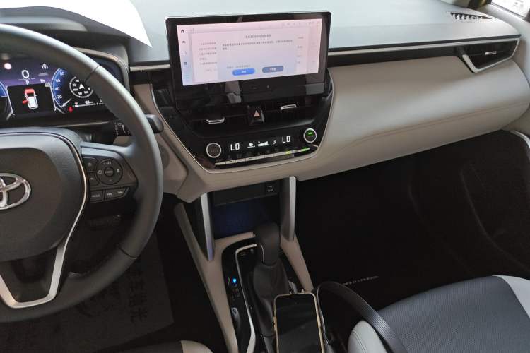 Used Toyota FRONTLANDER 2023 2.0L Smart Electric Hybrid Dual-Engine Deluxe Version Audio And AC Panel