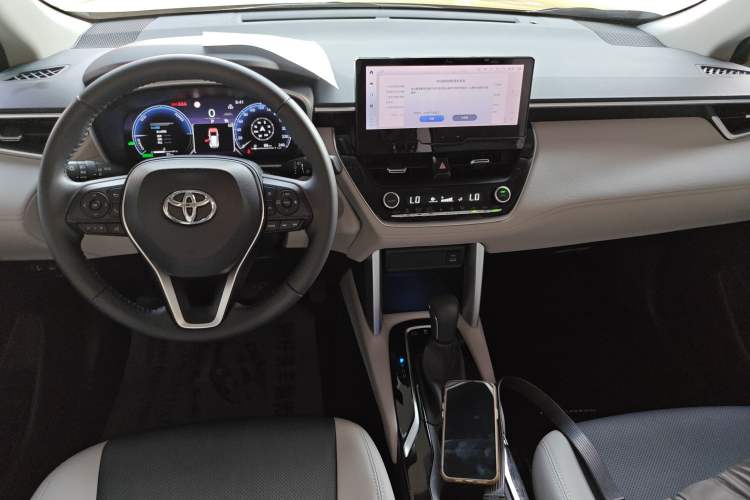 Used Toyota FRONTLANDER 2023 2.0L Smart Electric Hybrid Dual-Engine Deluxe Version Center Console