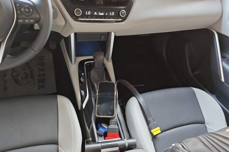 Used Toyota FRONTLANDER 2023 2.0L Smart Electric Hybrid Dual-Engine Deluxe Version Gear Lever