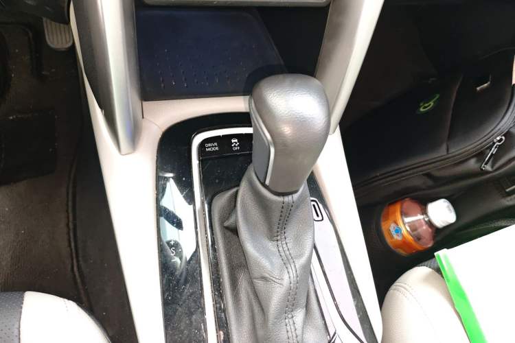 Used Toyota FRONTLANDER 2023 2.0L Smart Electric Hybrid Dual-Engine Deluxe Version Gear Lever