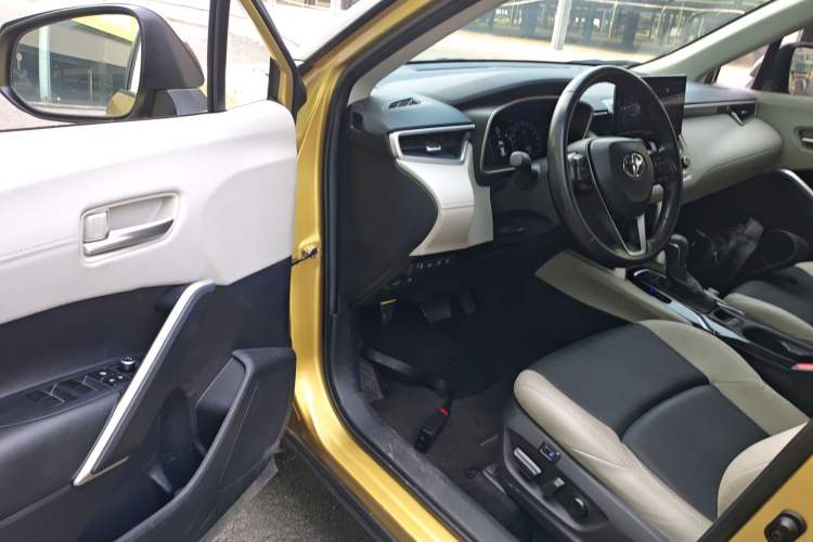 Used Toyota FRONTLANDER 2023 2.0L Smart Electric Hybrid Dual-Engine Deluxe Version Interior 3