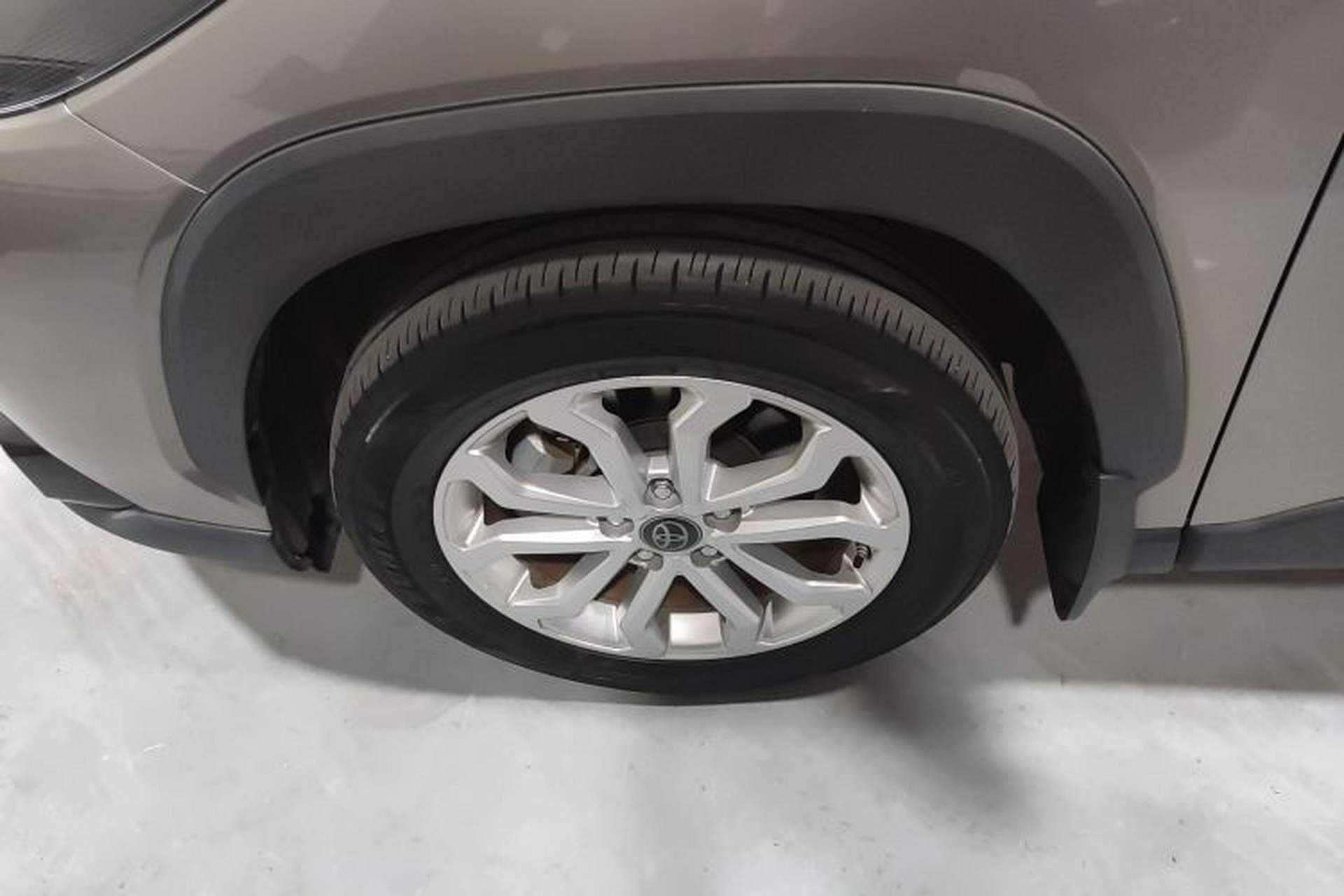 Used Toyota FRONTLANDER 2023 2.0L CVT Elite Edition Left Front Wheel Hub