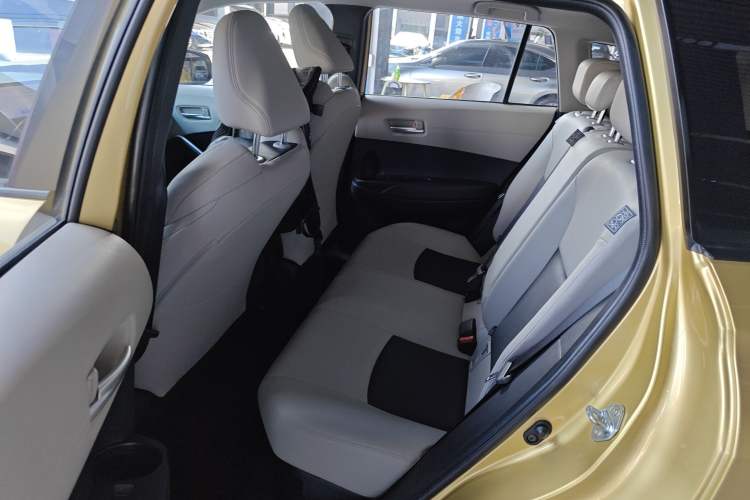 Used Toyota FRONTLANDER 2023 2.0L Smart Electric Hybrid Dual-Engine Deluxe Version Left Rear Seat