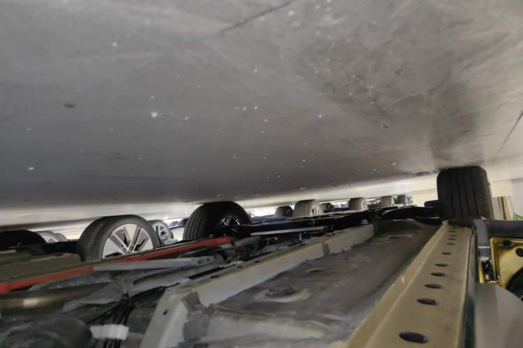 Used Toyota FRONTLANDER 2023 2.0L Smart Electric Hybrid Dual-Engine Deluxe Version Left Side Sill