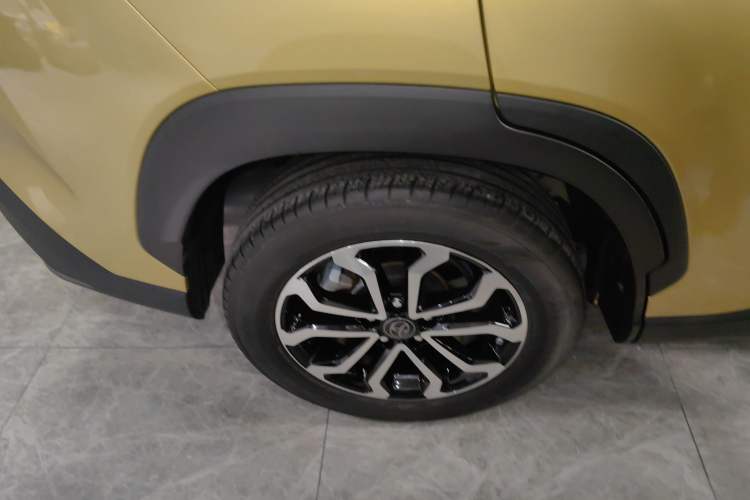 Used Toyota FRONTLANDER 2023 2.0L Smart Electric Hybrid Dual-Engine Deluxe Version Right Rear Wheel Hub