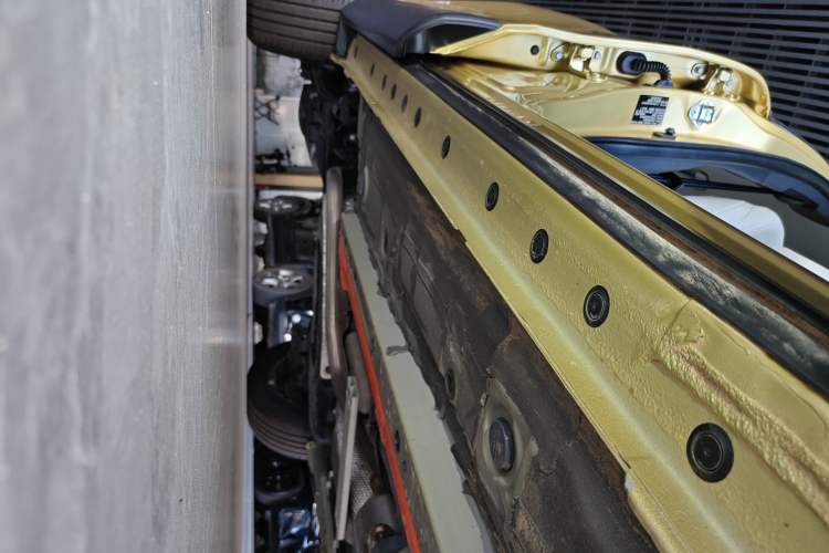 Used Toyota FRONTLANDER 2023 2.0L Smart Electric Hybrid Dual-Engine Deluxe Version Right Side Sill