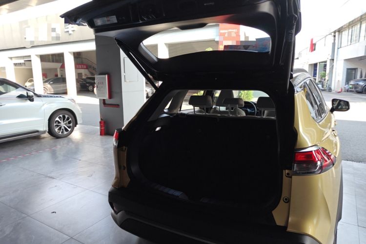 Used Toyota FRONTLANDER 2023 2.0L Smart Electric Hybrid Dual-Engine Deluxe Version Trunk