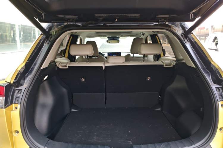 Used Toyota FRONTLANDER 2023 2.0L Smart Electric Hybrid Dual-Engine Deluxe Version Trunk