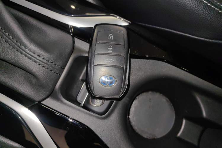 Used Toyota FRONTLANDER 2023 2.0L Smart Electric Hybrid Dual-Engine Deluxe Version Vehicle Key