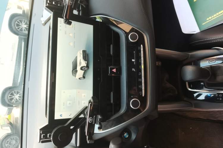 Used Toyota FRONTLANDER 2024 2.0L CVT Elite Edition Audio And AC Panel