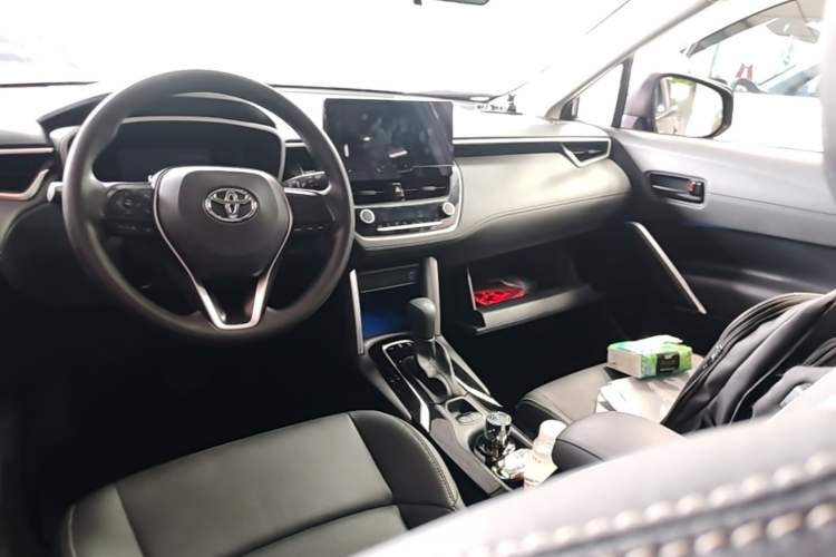 Used Toyota FRONTLANDER 2024 2.0L CVT Elite Plus Edition Center Console