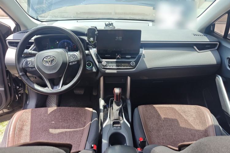 Used Toyota FRONTLANDER 2024 2.0L Smart Electric Hybrid Dual-Engine Leading Edition Center Console