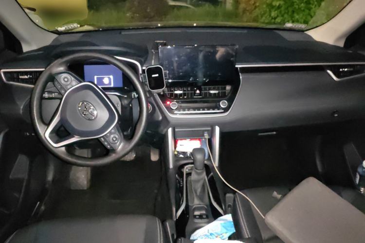 Used Toyota FRONTLANDER 2024 2.0L Smart Electric Hybrid Dual-Engine Luxury Edition Center Console