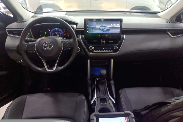 Used Toyota FRONTLANDER 2024 2.0L CVT Leading Plus Edition Center Console