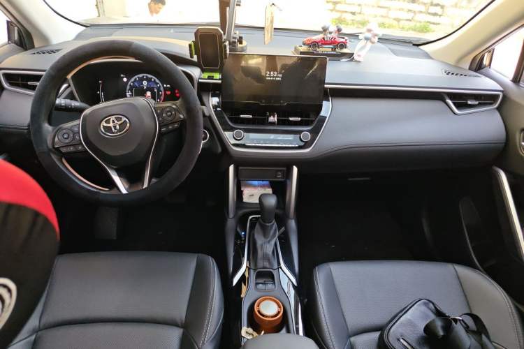 Used Toyota FRONTLANDER 2024 2.0L CVT Luxury Edition Center Console