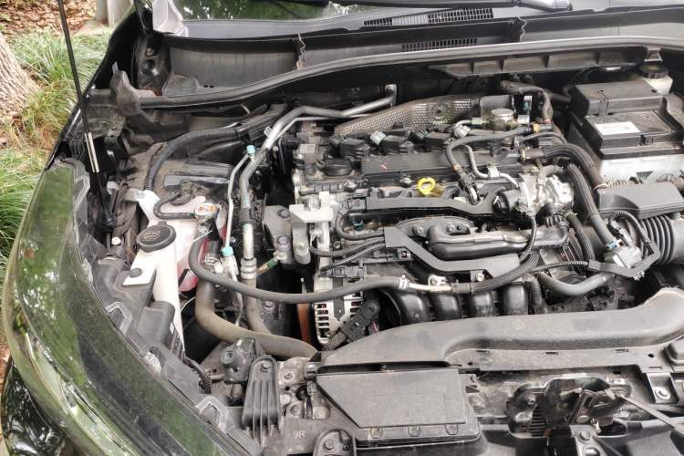 Used Toyota FRONTLANDER 2024 2.0L CVT Elite Edition Engine Bay Right