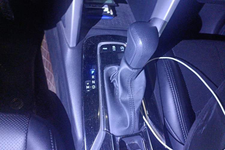Used Toyota FRONTLANDER 2024 2.0L CVT Elite Edition Gear Lever